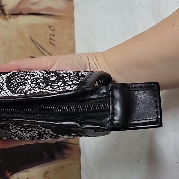 Hello Kitty Lace Pattern Pouch - Picture 6 of 12